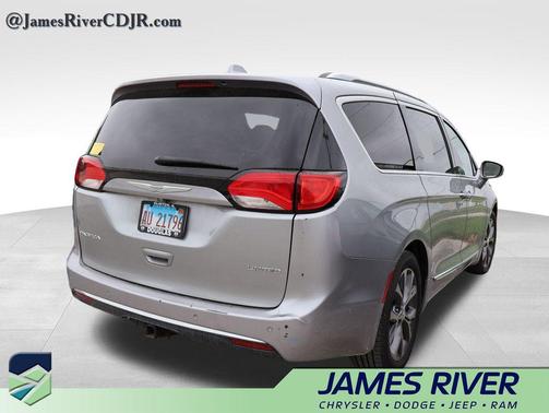 Billet Silver Metallic Clearcoat 2017 Chrysler Pacifica Limited