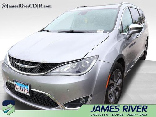 Billet Silver Metallic Clearcoat 2017 Chrysler Pacifica Limited