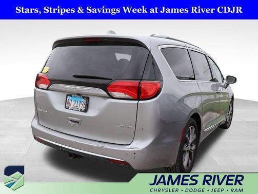 Billet Silver Metallic Clearcoat 2017 Chrysler Pacifica Limited