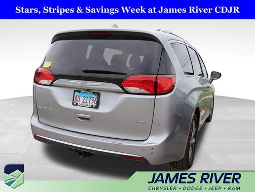 Billet Silver Metallic Clearcoat 2017 Chrysler Pacifica Limited