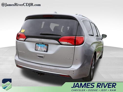 Billet Silver Metallic Clearcoat 2017 Chrysler Pacifica Limited