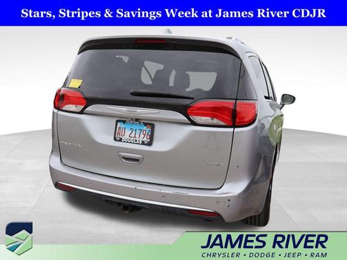 Billet Silver Metallic Clearcoat 2017 Chrysler Pacifica Limited