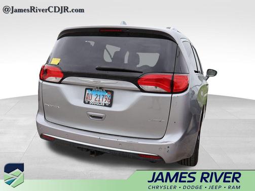 Billet Silver Metallic Clearcoat 2017 Chrysler Pacifica Limited