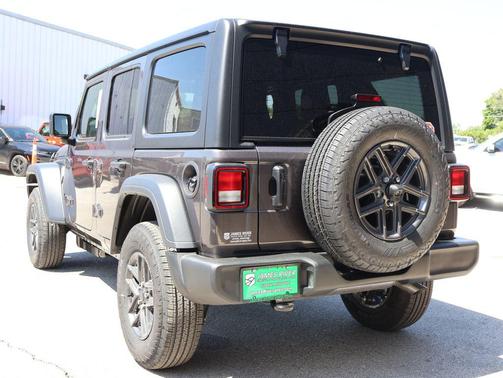 Granite Crystal Metallic Clearcoat 2026 Jeep Wrangler Sport