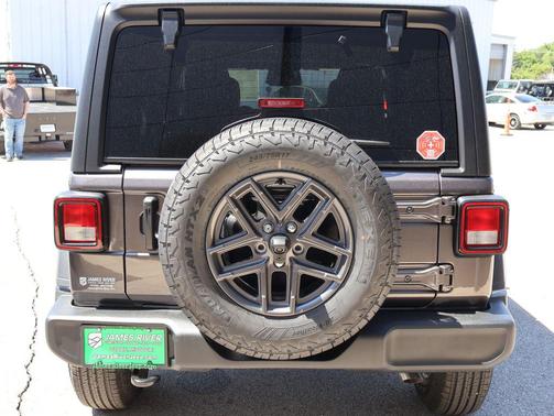 Granite Crystal Metallic Clearcoat 2026 Jeep Wrangler Sport