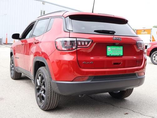 Red Hot Pearlcoat 2026 Jeep Compass Latitude