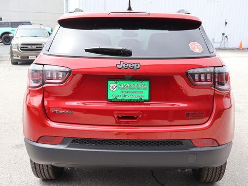 Red Hot Pearlcoat 2026 Jeep Compass Latitude