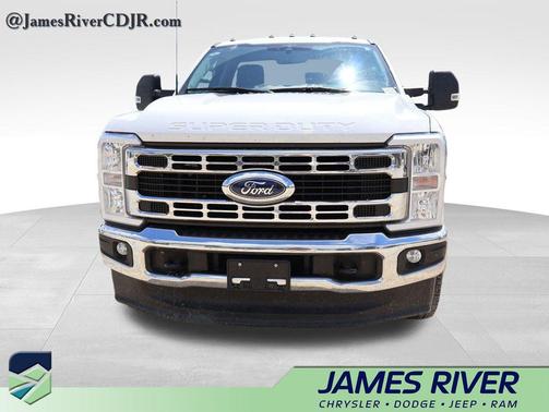 Oxford White 2023 Ford F-350 XLT