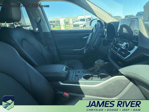 2025 Toyota Highlander XLE