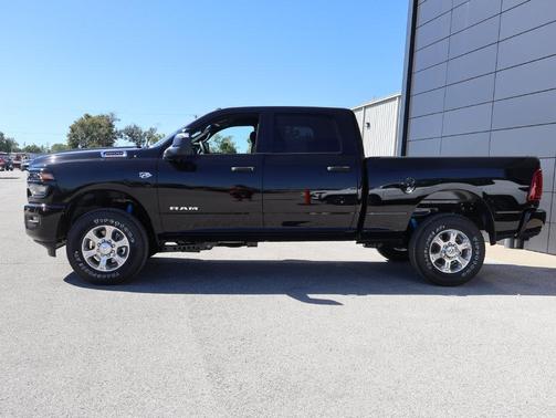 Diamond Black Crystal Pearlcoat 2027 RAM 2500 Big Horn
