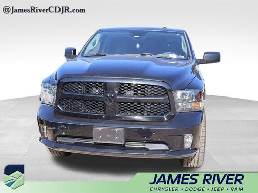 Brilliant Black Crystal Pearlcoat 2017 RAM 1500 Express