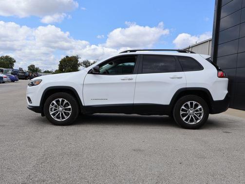 Bright White Clearcoat 2022 Jeep Cherokee Latitude Lux