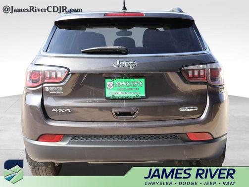 Granite Crystal Metallic Clearcoat 2019 Jeep Compass Latitude