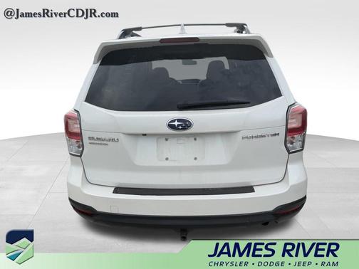 Crystal White Pearl 2018 Subaru Forester 2.5i Premium