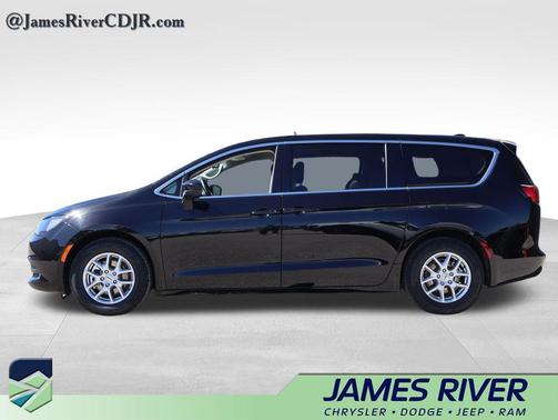 2024 Chrysler Voyager LX