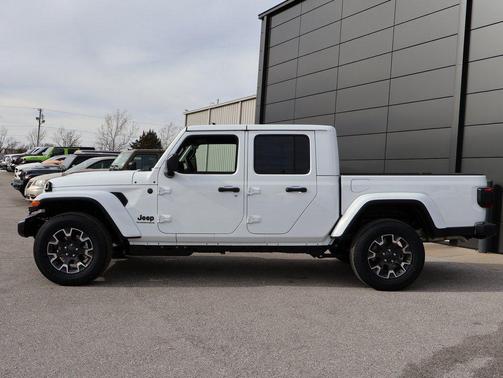 2026 Jeep Gladiator Sport
