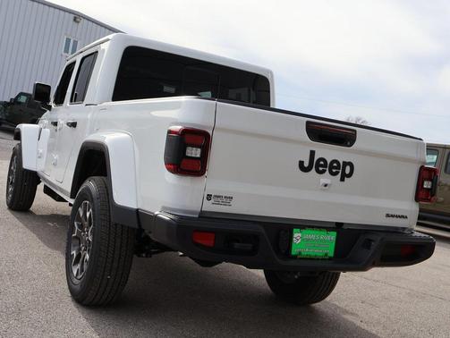 2026 Jeep Gladiator Sahara 4x4