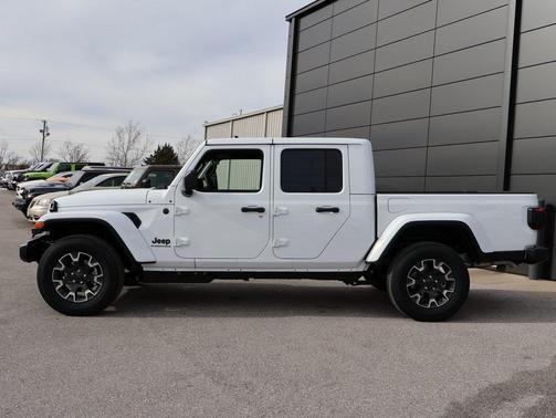 2026 Jeep Gladiator Sahara 4x4