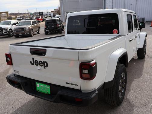 2026 Jeep Gladiator Sahara 4x4