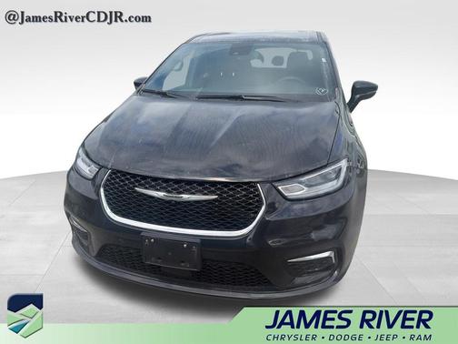 Diamond Black Crystal Pearlcoat 2025 Chrysler Pacifica L