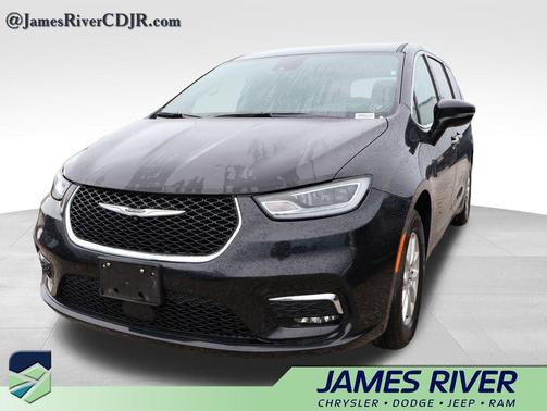 Diamond Black Crystal Pearlcoat 2025 Chrysler Pacifica L