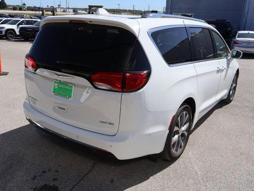 Bright White Clearcoat 2017 Chrysler Pacifica Limited