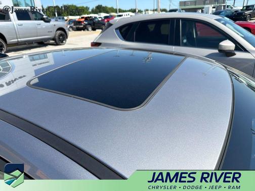 Fluid Metal 2025 Hyundai ELANTRA Limited