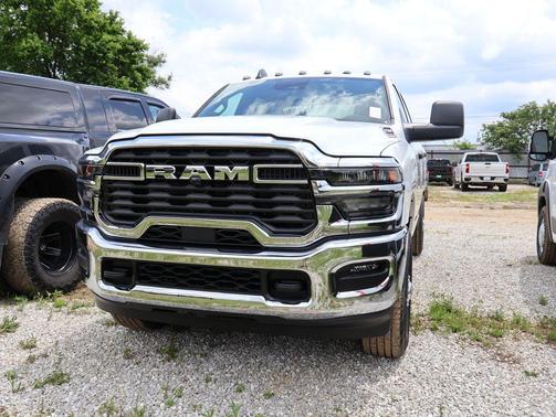 Bright White Clearcoat 2026 RAM 2500 Tradesman Crew Cab 4x4 6'4' Box