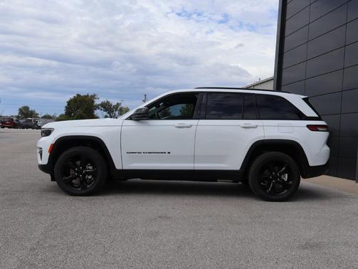 Bright White Clearcoat 2023 Jeep Grand Cherokee Limited