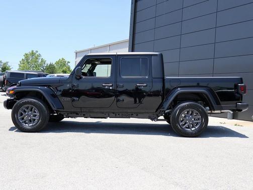 2025 Jeep Gladiator Sport S