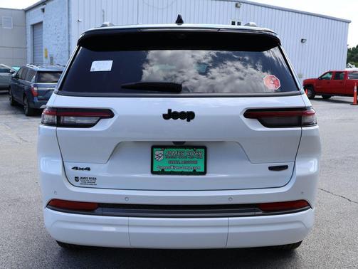 Bright White Clearcoat 2026 Jeep Grand Cherokee L Summit
