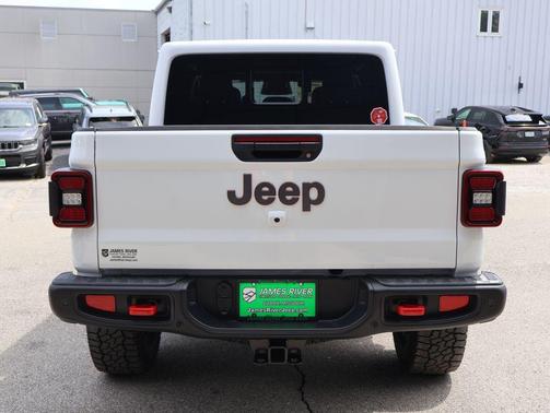 Bright White Clearcoat 2026 Jeep Gladiator Rubicon