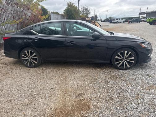 2021 Nissan Altima SR FWD