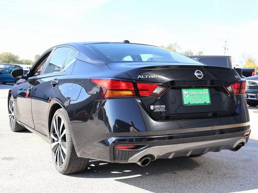 2021 Nissan Altima SR FWD