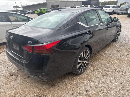 2021 Nissan Altima SR FWD