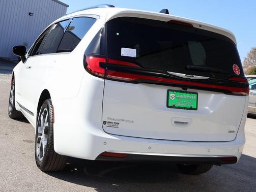 2026 Chrysler Pacifica L