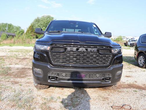 Diamond Black Crystal Pearlcoat 2026 RAM 1500 Warlock Crew Cab 4x4 5'7' Box
