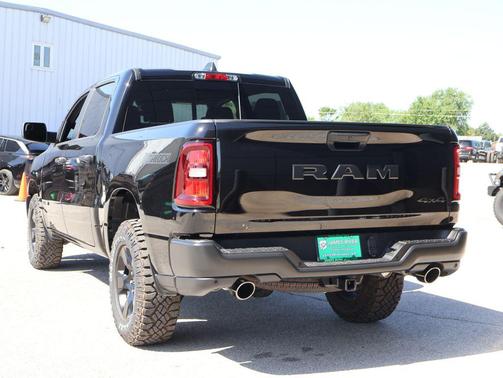 Diamond Black Crystal Pearlcoat 2026 RAM 1500 Warlock Crew Cab 4x4 5'7' Box