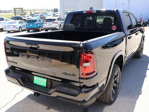 Diamond Black Crystal Pearlcoat 2026 RAM 1500 Big Horn/Lone Star