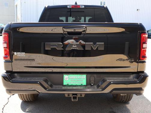 Diamond Black Crystal Pearlcoat 2026 RAM 1500 Big Horn/Lone Star