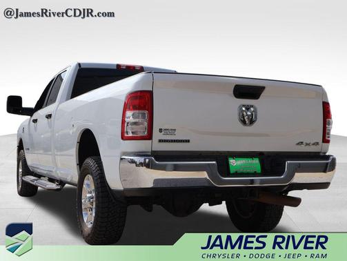 Bright White Clearcoat 2024 RAM 3500 Big Horn Crew Cab 4x4 8' Box
