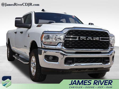 Bright White Clearcoat 2024 RAM 3500 Big Horn Crew Cab 4x4 8' Box