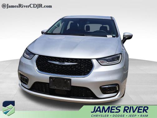 Silver Mist Clearcoat 2023 Chrysler Pacifica Touring L
