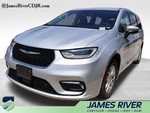 Silver Mist Clearcoat 2023 Chrysler Pacifica Touring L