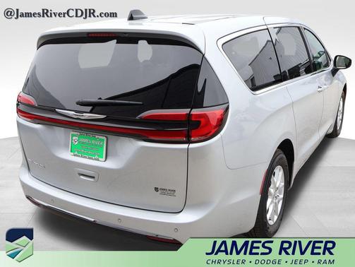 Silver Mist Clearcoat 2023 Chrysler Pacifica Touring L