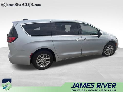 Silver Mist Clearcoat 2023 Chrysler Pacifica Touring L