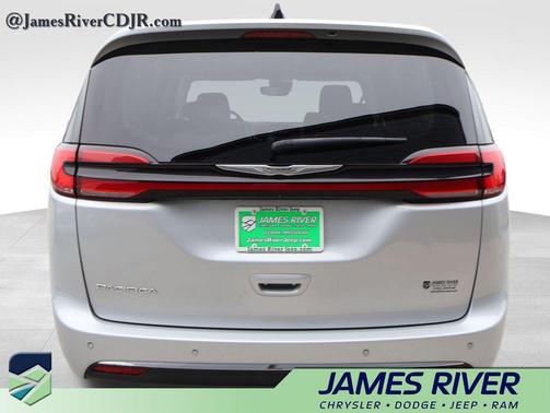 Silver Mist Clearcoat 2023 Chrysler Pacifica Touring L