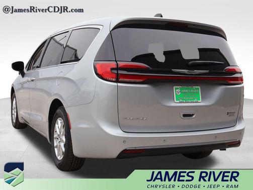 Silver Mist Clearcoat 2023 Chrysler Pacifica Touring L