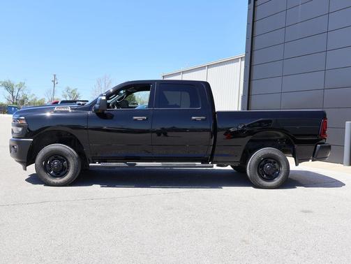 2025 RAM 2500 Tradesman Crew Cab 4x4 6'4' Box