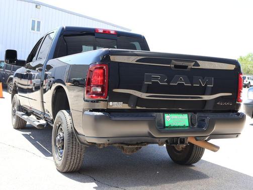 2025 RAM 2500 Tradesman Crew Cab 4x4 6'4' Box